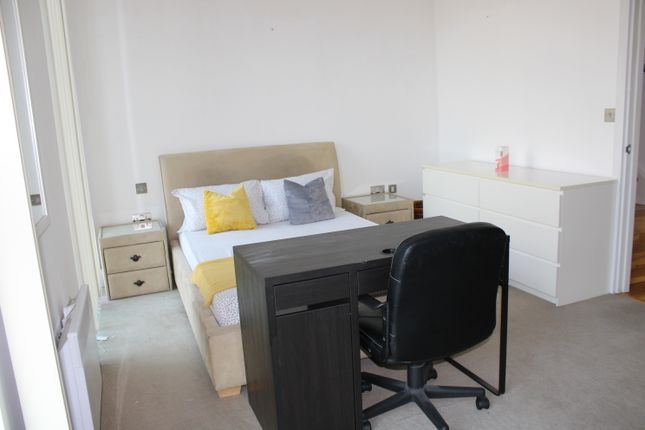 Apt 140, Liverpool photo 2