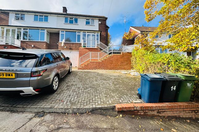 Deeds Grove, High Wycombe photo 2