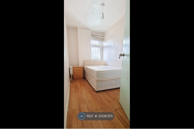 Flat, Fellows Court Weymouth Terrace, London photo 4
