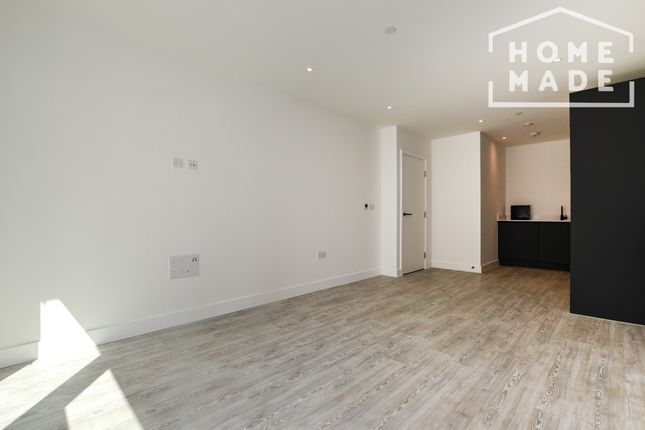 Flat 26, Colmar House, 7 Capital Interchange Way,TW8 0XR, London photo 4