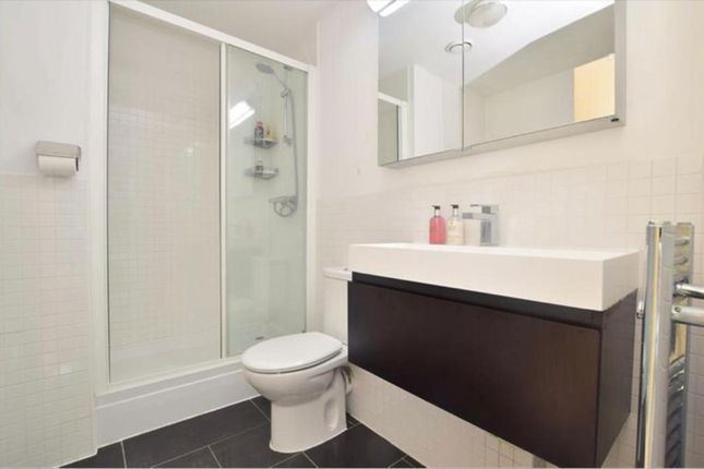 Flat for sale in Reynolds Avenue, Parkham House Reynolds Avenue