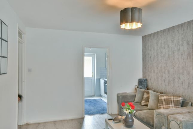 3, Farnham Close, Newcastle upon Tyne photo 4