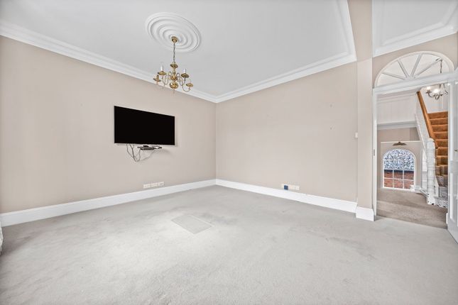 Broadway Villa, High Street, Ripley photo 4