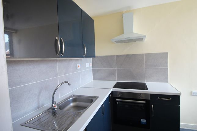 Flat 7, Newchurch Place, Rochdale photo 3