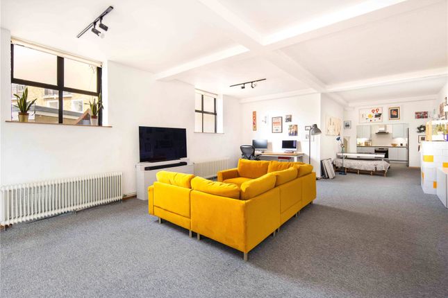 Flat for sale in Cleveland Way, Stepney, London