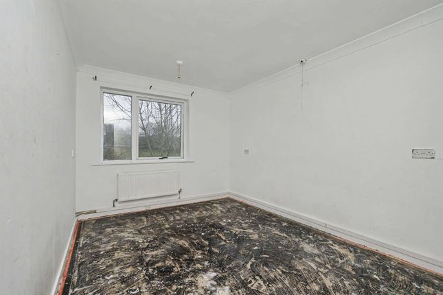 Flat 14 Well Meadow, Brampton photo 5