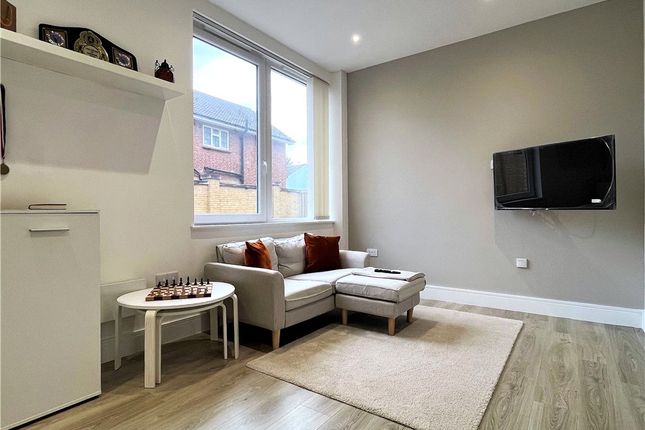 Flat 3, Venture House, 42, London Road, Surrey photo 3