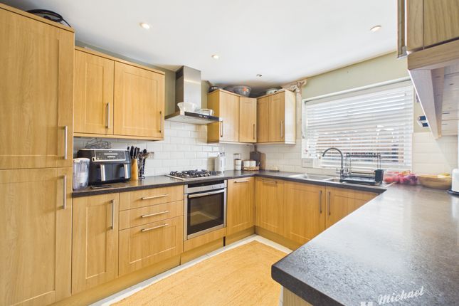 10 Cetus Crescent, Leighton Buzzard photo 2