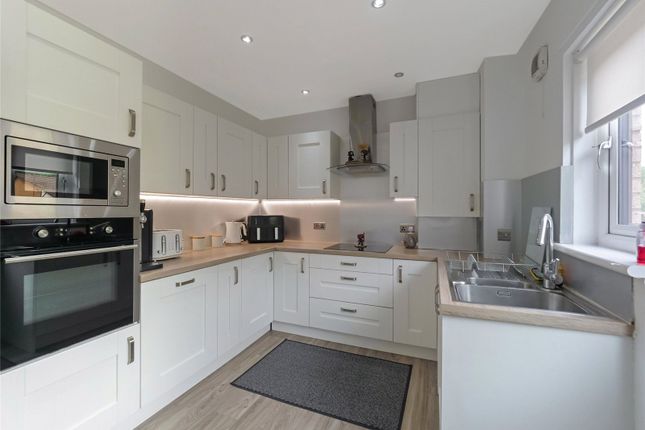 17, Quarrelton Grove, Renfrewshire photo 5