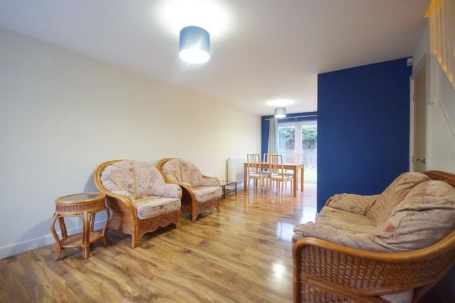 28 Lawnhurst Close, Cheadle photo 3