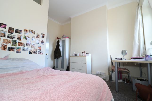 4, Ruthin Gardens, Cardiff photo 4