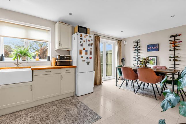 10, Harwood Close, Tewin photo 2