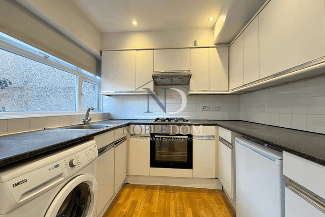 3 Bedroom Terraced House, Located In West Hounslow