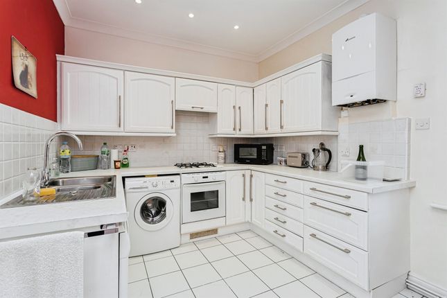 2-bed house on Flat 7, Haywards Heath, £1,500/mo