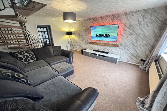 11 Longmeade Drive, High Peak photo 2
