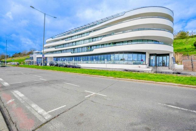 Thumbnail Flat to rent in Western Esplanade, Southend-On-Sea