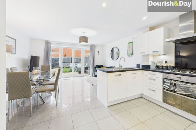 15 Holden Park, Stafford photo 3