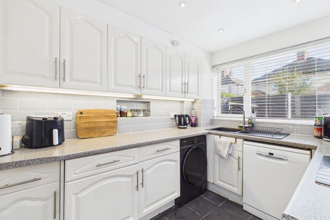 6, Collingwood Grove, Hartshill photo 4