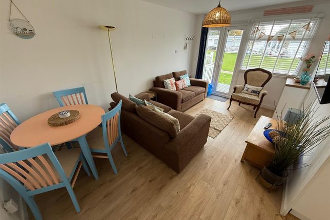 288 Belle Aire Chalet Park, Beach Road, Great Yarmouth photo 3