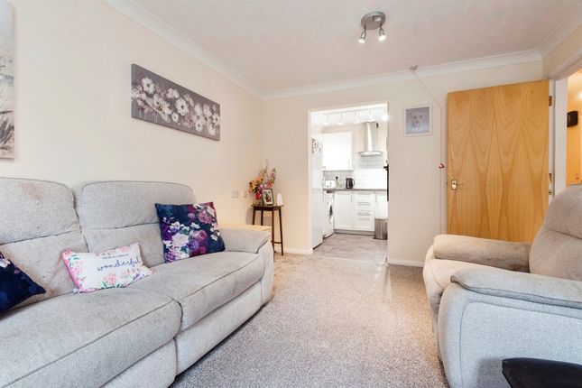 24, Collingwood Court, Royston photo 4