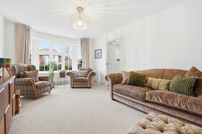 6 Laurel Drive, Upminster photo 2