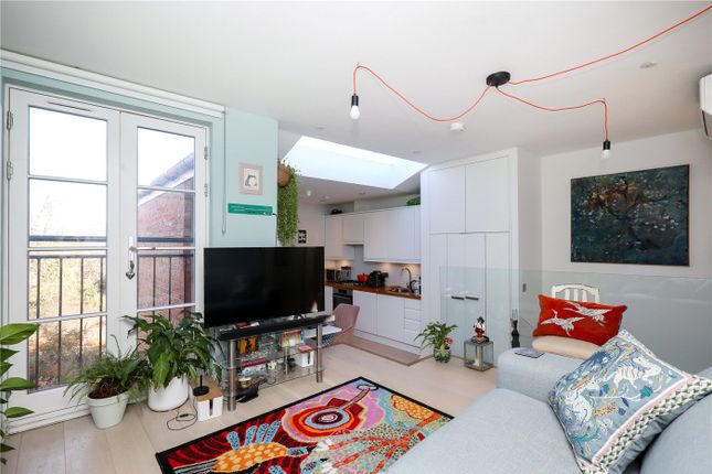 Flat 4, 47, Hereford Road, London photo 3