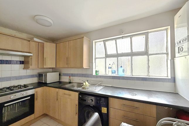 Flat A, 9a, High Street, Bromley photo 3