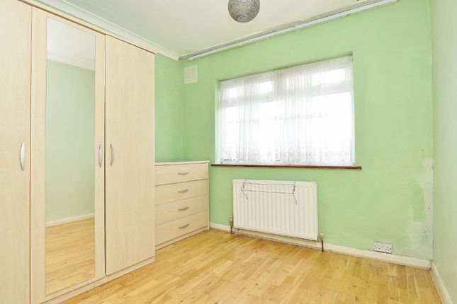 Thumbnail Maisonette for sale in Erith Crescent, Collier Row