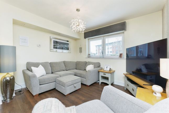 Flat for sale in Fingal Road, Renfrew