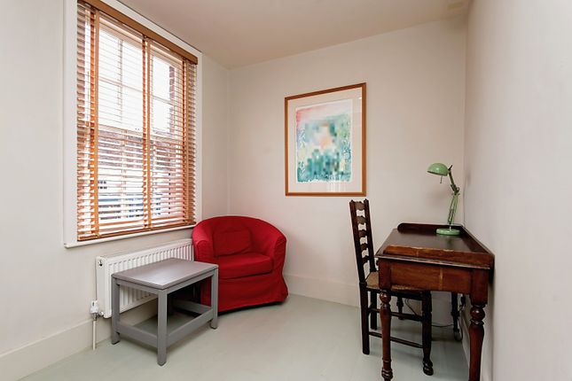 Flat for sale in North Street, Midhurst, West Sussex