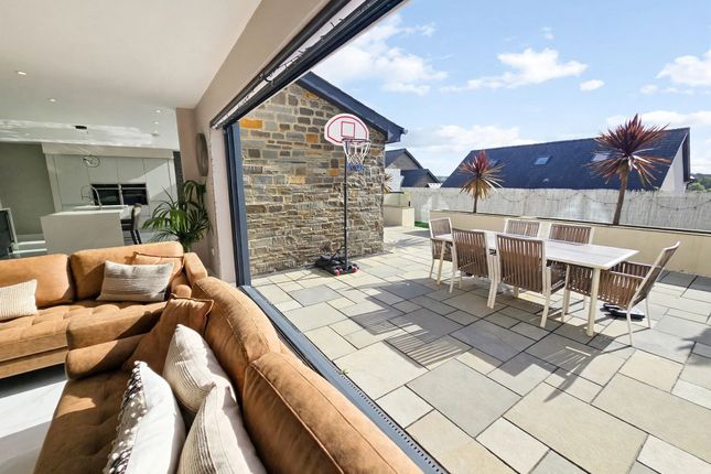 6 Abergarw Meadow, Bridgend photo 2