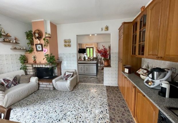 Detached house for sale in Teramo, Castiglione Messer Raimondo, Abruzzo, Te64034