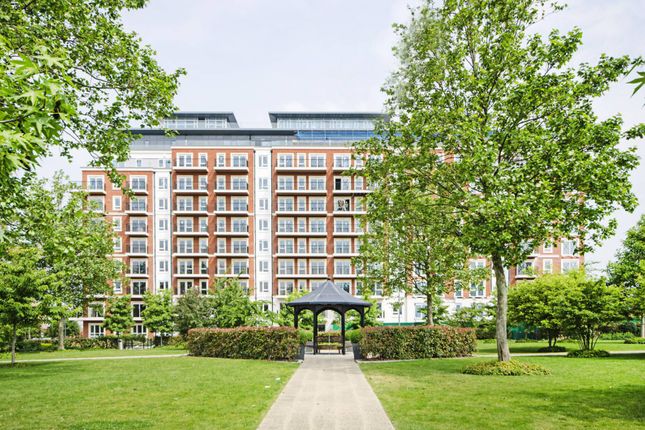 Flat to rent in Beaufort Square, Colindale, London