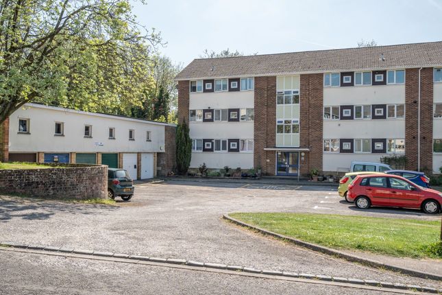 2-bed flat on 122 Shepherds Row, Andover, £175,000