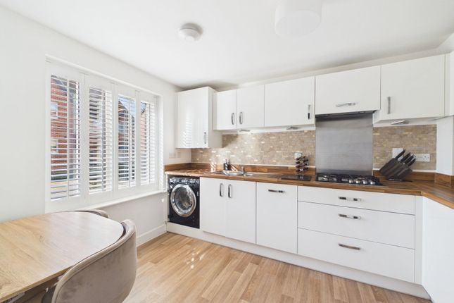 23, Baines Way, Woodbridge photo 2
