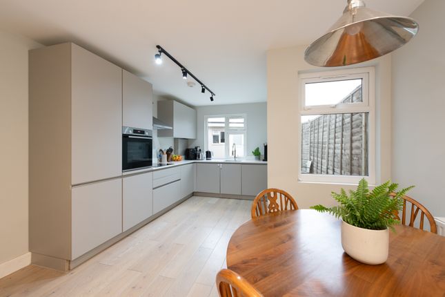 4, Flora Mews, London photo 3