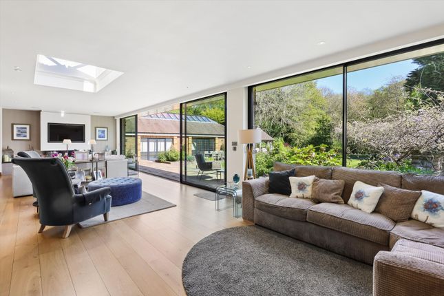 23, Meadway, Esher photo 4