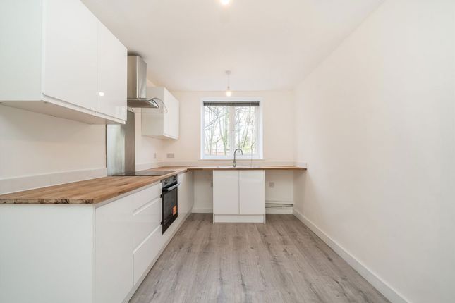 Flat 21, Parkside, East Acton Lane, London photo 2