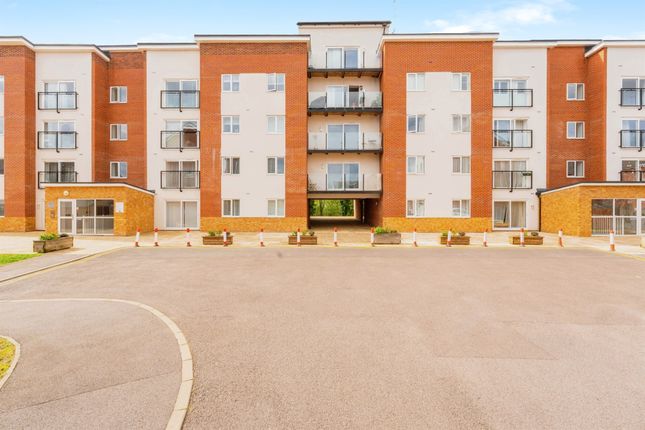 Thumbnail Flat for sale in Harrow Close, Bedford