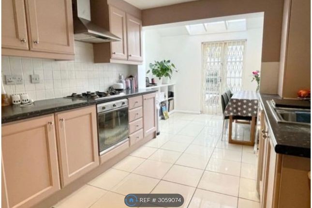 Flat   Flaxman Road, London photo 2