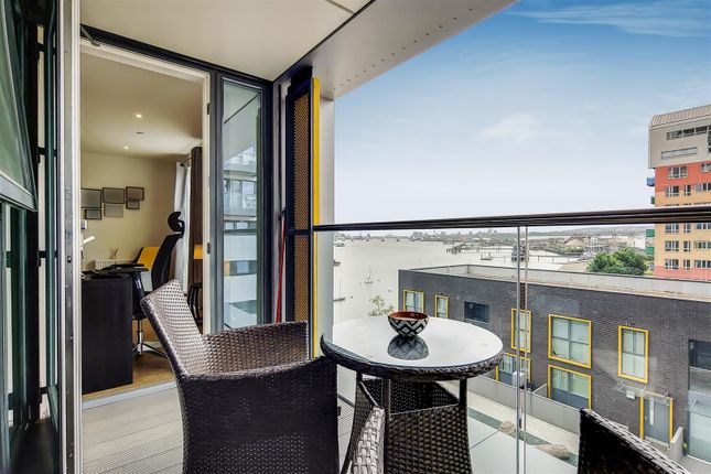 Thumbnail Flat for sale in Bessemer Place, North Greenwich