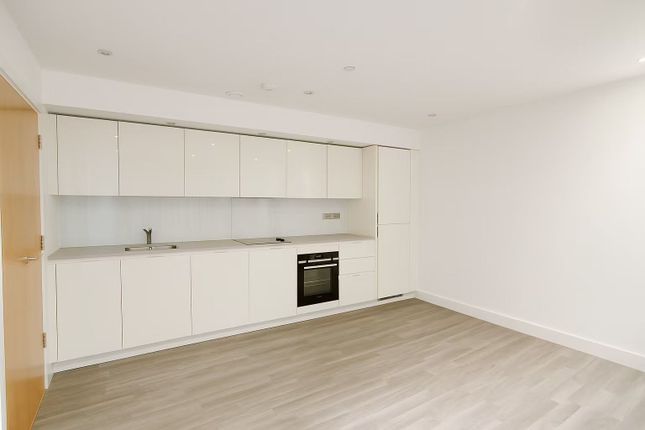 59, Lismore Boulevard, London photo 3