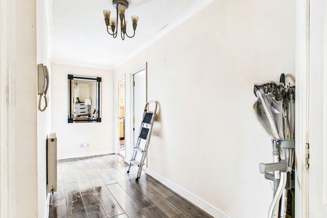 Flat 1R, 78, Oakburn Walk, Alexandria photo 2