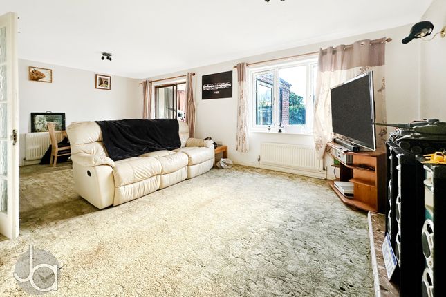 Willow Lodge, Tendring Road, Clacton photo 4