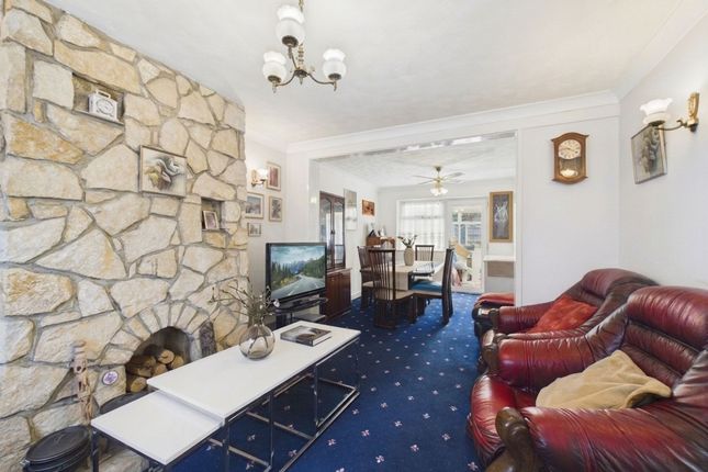 2 Allensway, Stanford-Le-Hope photo 3