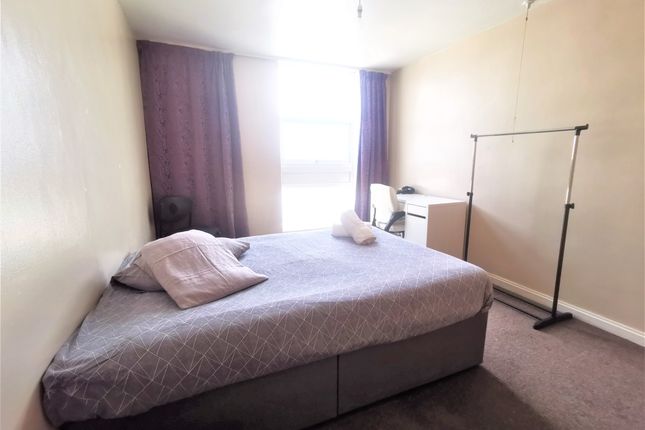 Flat to rent in Russell Square, Brighton