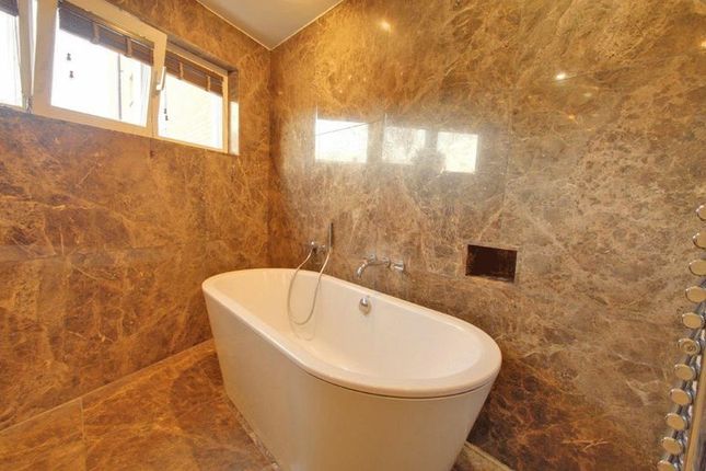 Room 5, 31, Princes Court, London photo 5