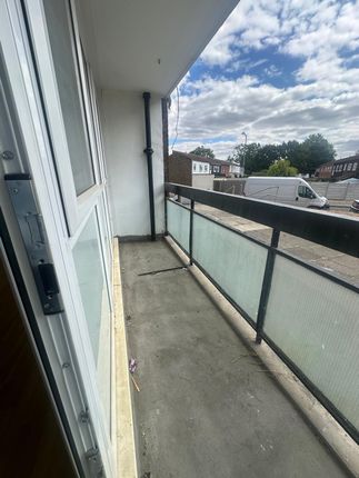 43, Yellowpine Way, Chigwell photo 4