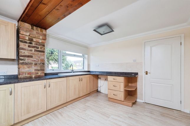 2, Elm Drive, Milton Keynes photo 4