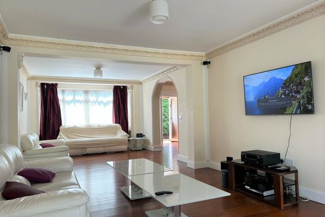 Thumbnail Detached house to rent in Penshurst Gardens, Edgware